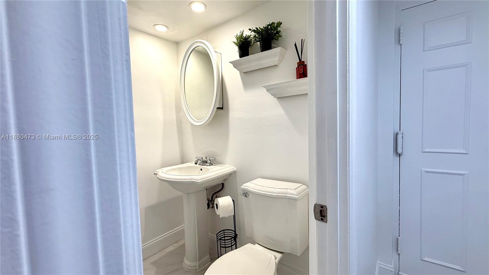 VILLAS OF MIAMI LAKES CON - Residential Lease