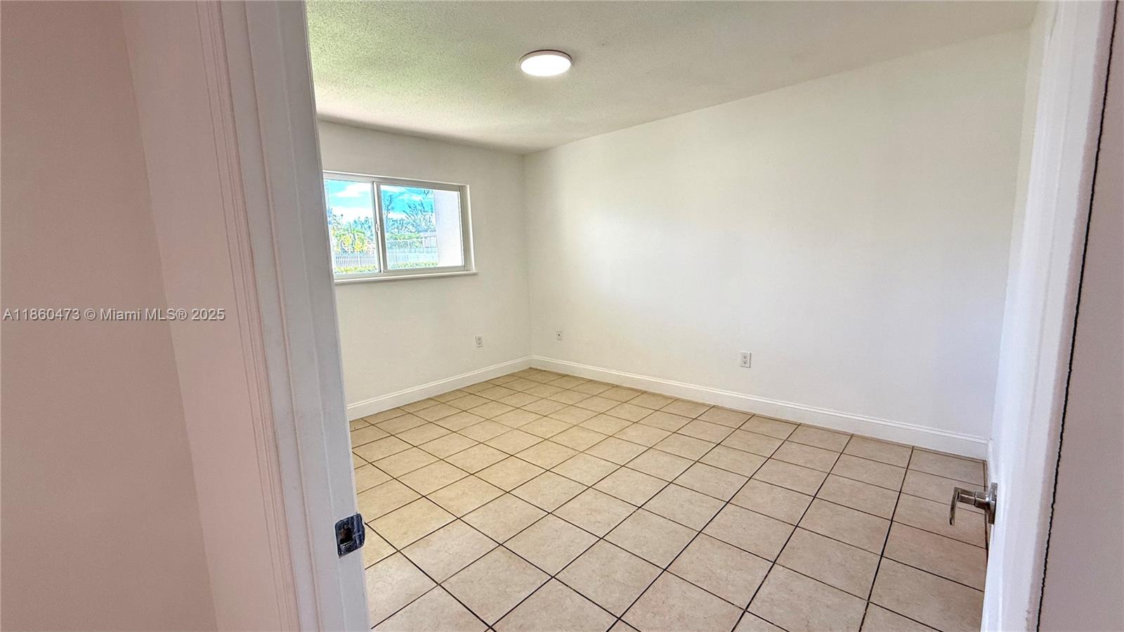 VILLAS OF MIAMI LAKES CON - Residential Lease