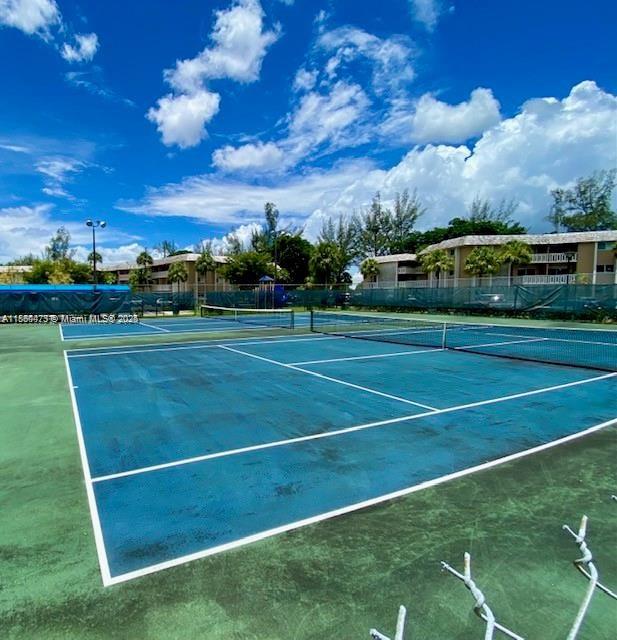 VILLAS OF MIAMI LAKES CON - Residential Lease