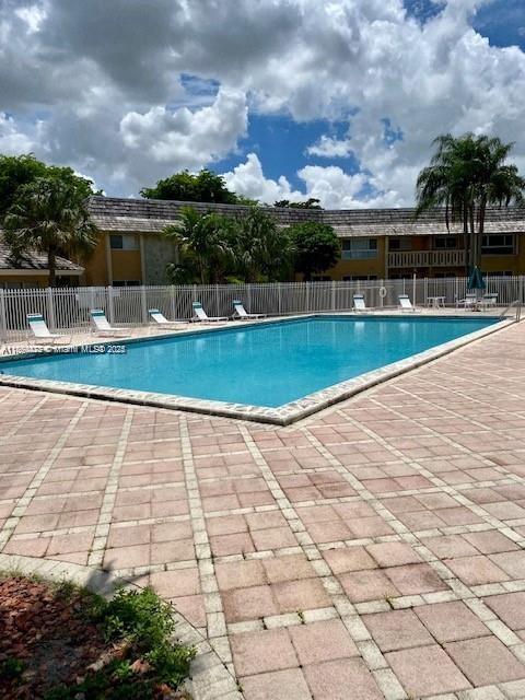 VILLAS OF MIAMI LAKES CON - Residential Lease