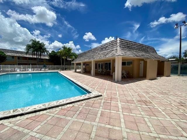 VILLAS OF MIAMI LAKES CON - Residential Lease