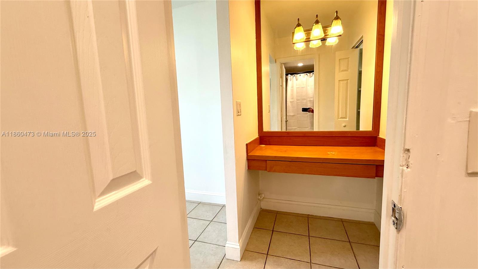 VILLAS OF MIAMI LAKES CON - Residential Lease