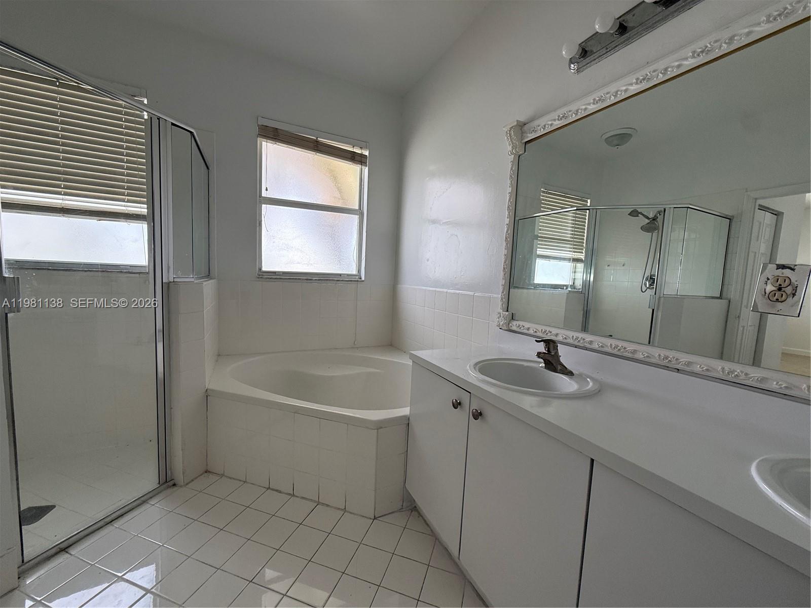 FLORIDIAN BAY ESTATES SOU - Residential