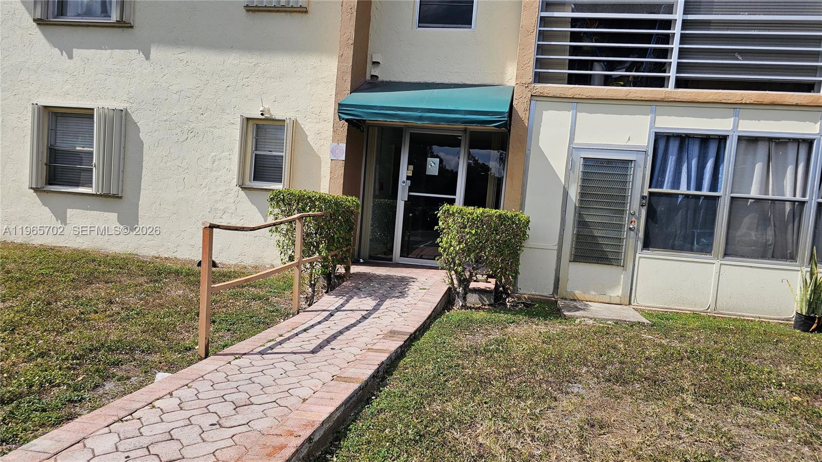 SABAL PALM VILLAGE 2 COND - Residential