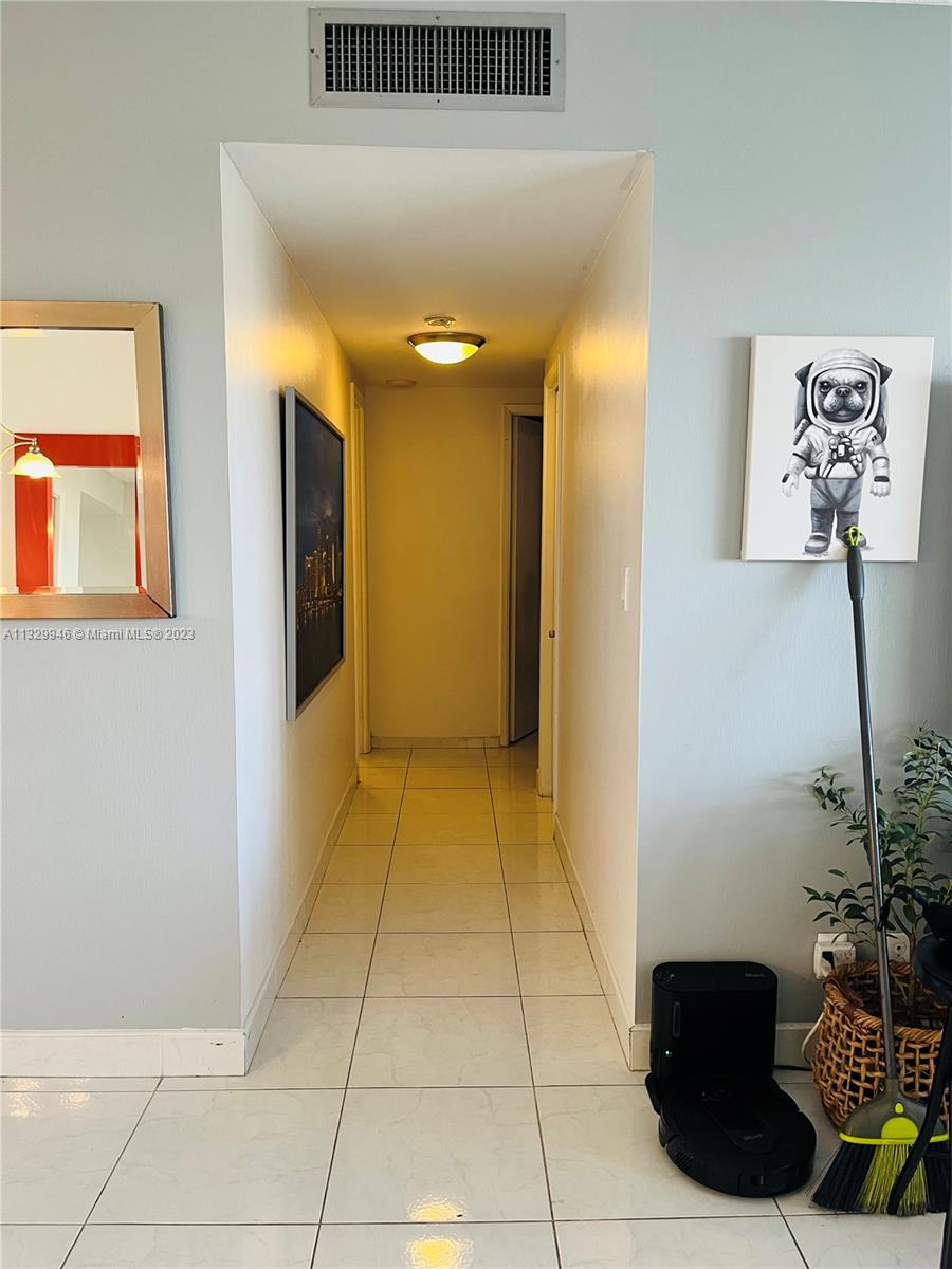 Photo 10 of 22 of 4400 Hillcrest Dr 917B condo