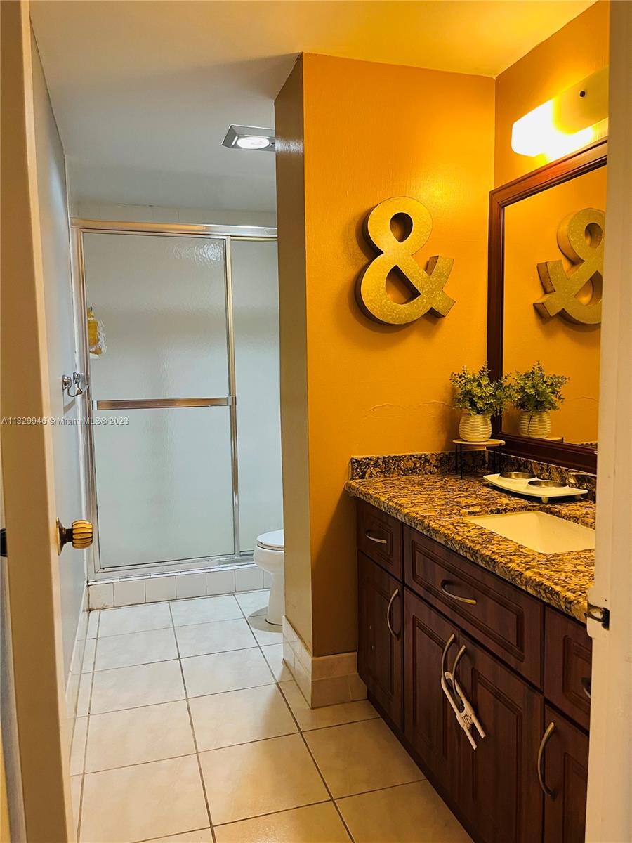 Photo 11 of 22 of 4400 Hillcrest Dr 917B condo