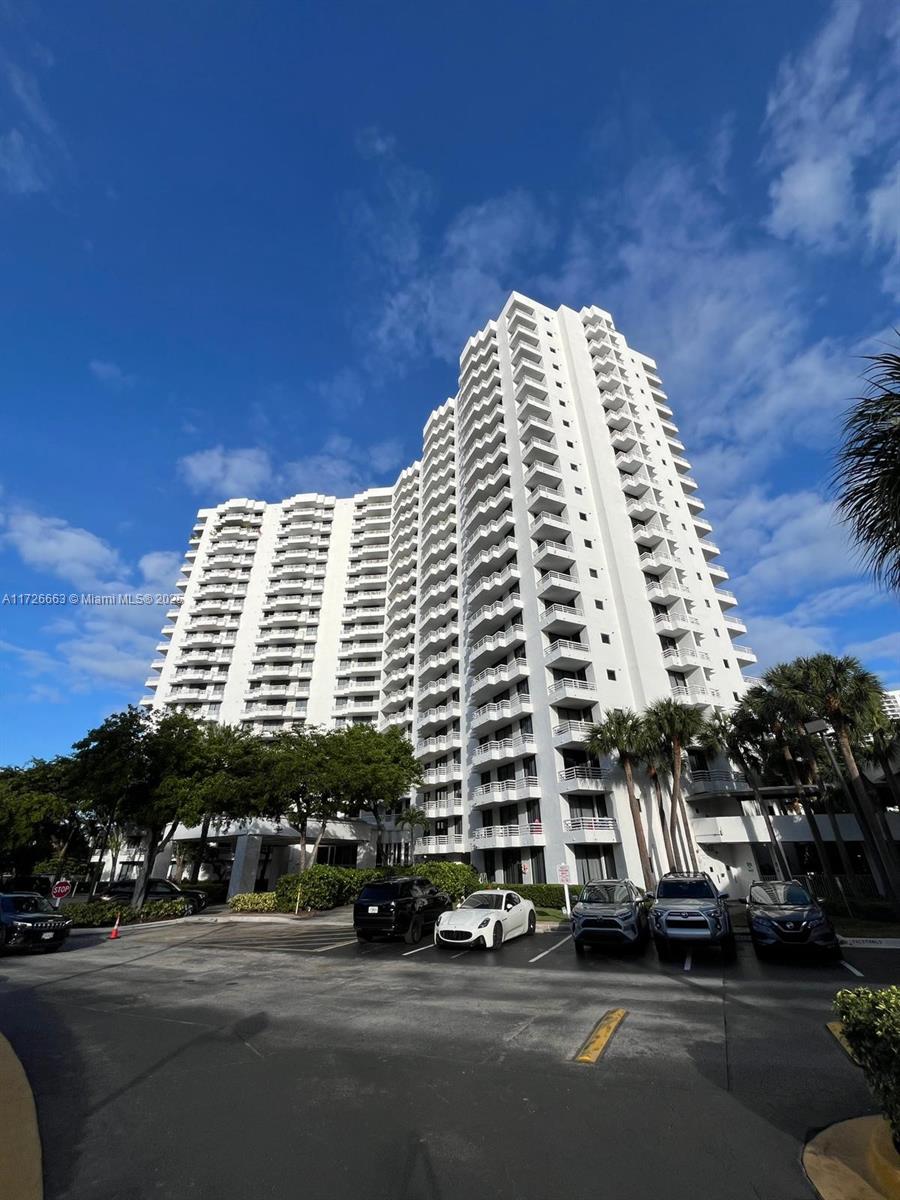 Rental Property at 3300 Ne 192nd St 216, Aventura, Miami-Dade County, Florida - Bedrooms: 2 
Bathrooms: 2  - $2,350 MO.