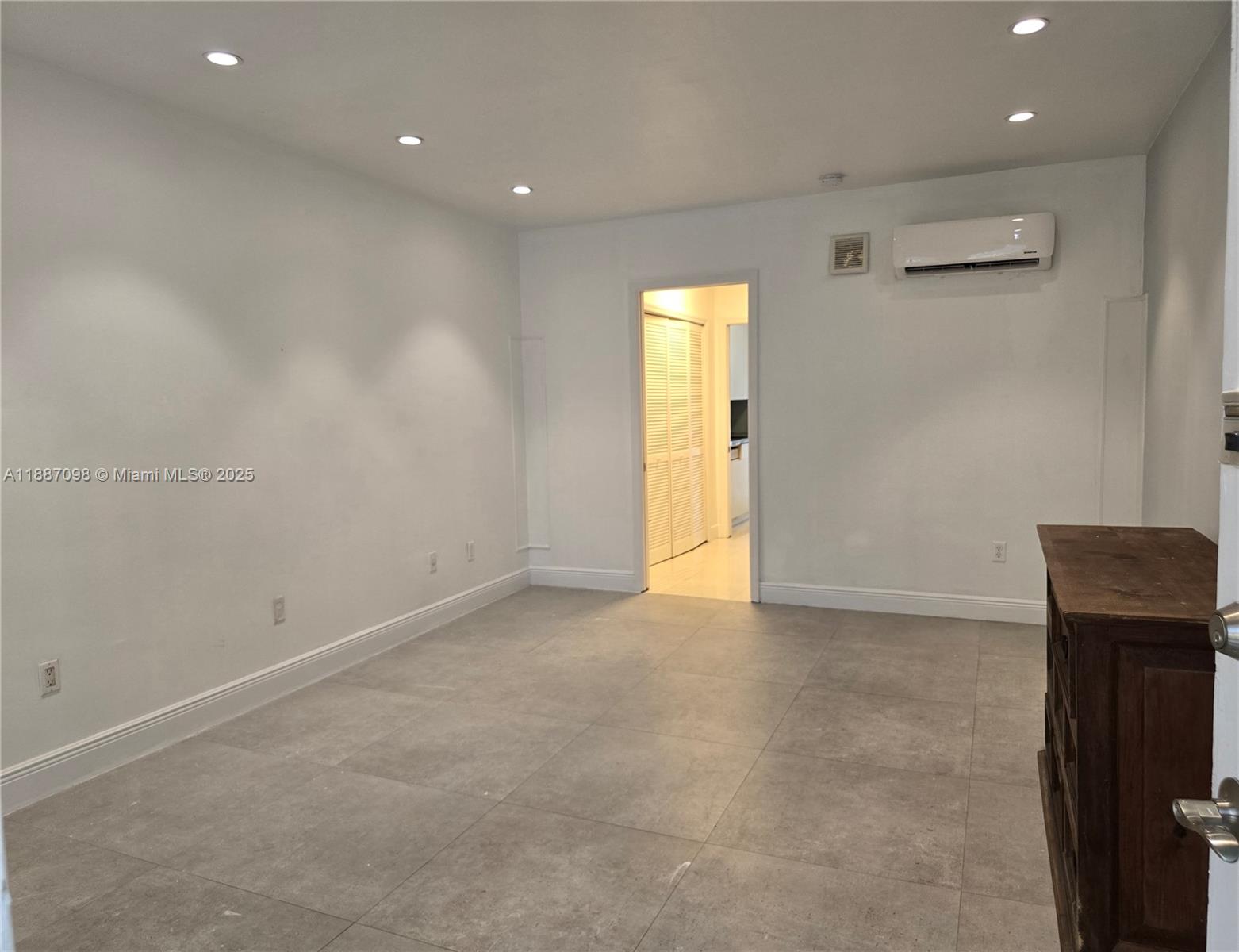 835 MERIDIAN CONDO - Residential