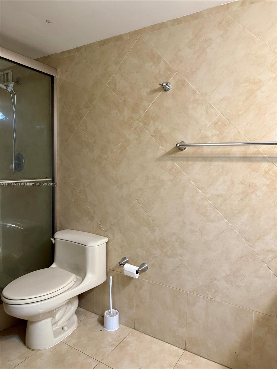 COMMODORE PLAZA CONDO - Residential Lease