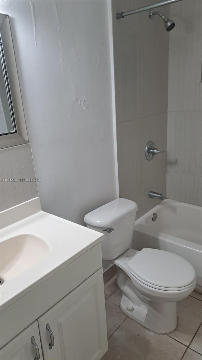 PALMS AT DANIA BEACH COND - Residential