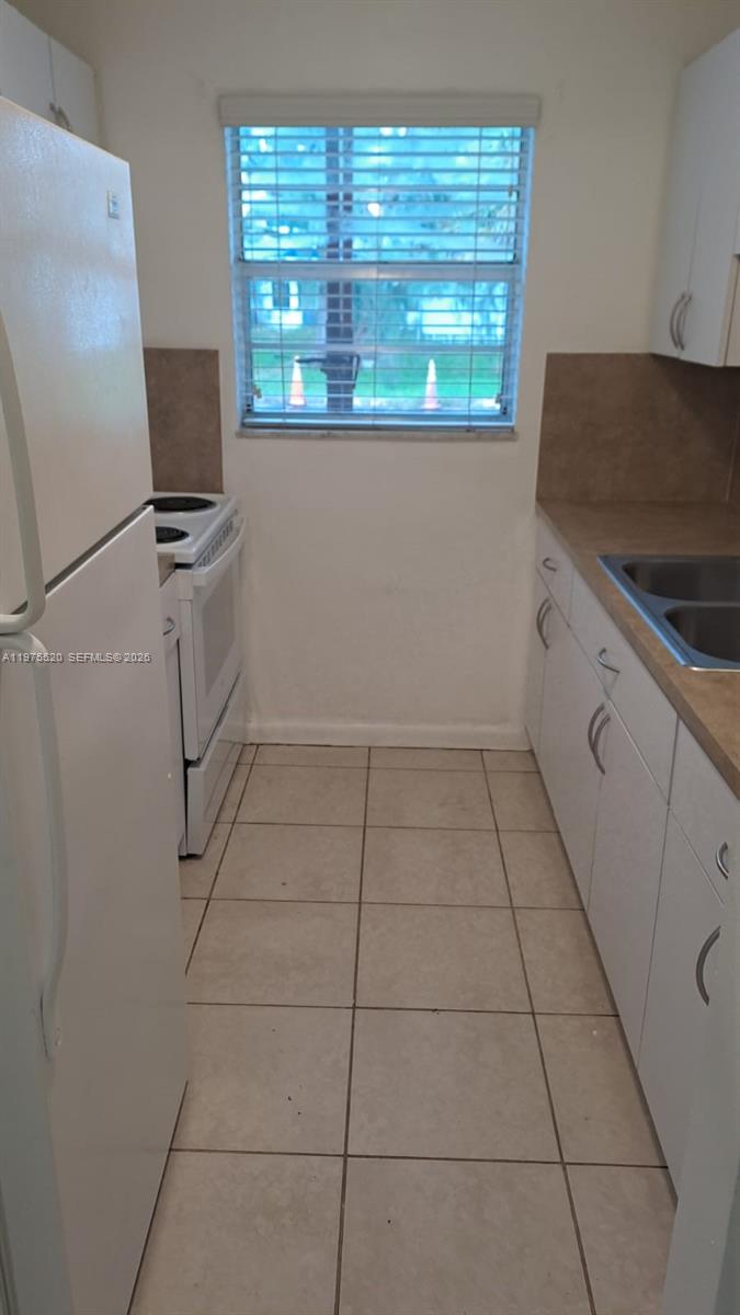 PALMS AT DANIA BEACH COND - Residential