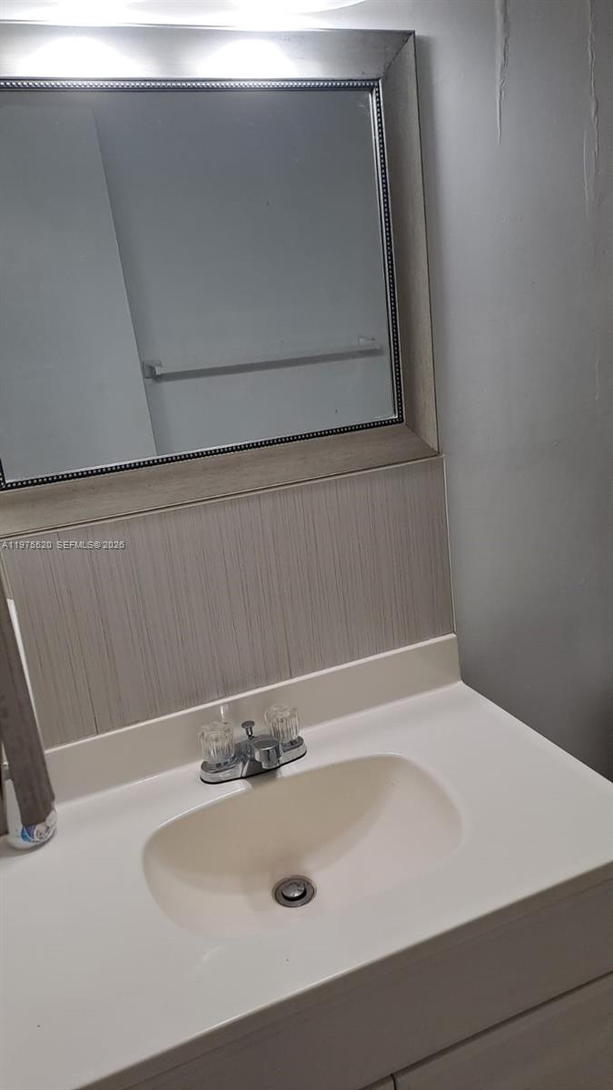 PALMS AT DANIA BEACH COND - Residential