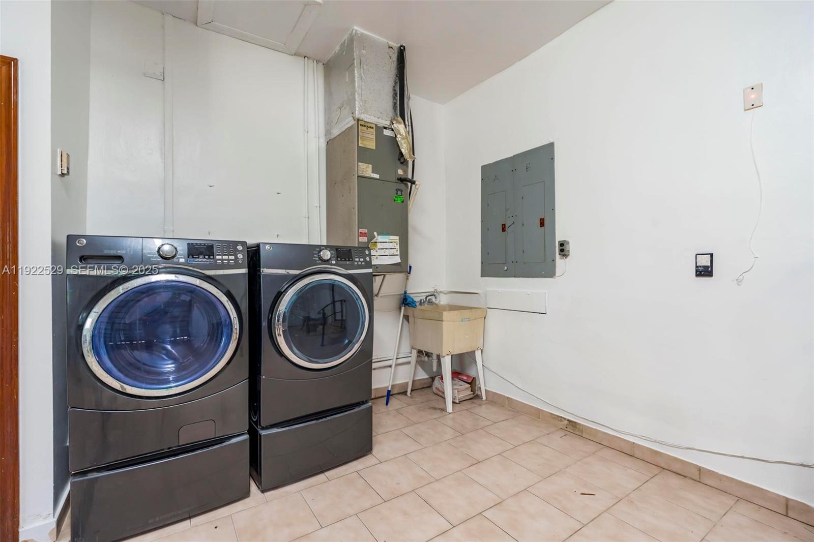 BRICKELL ESTATES - Residential