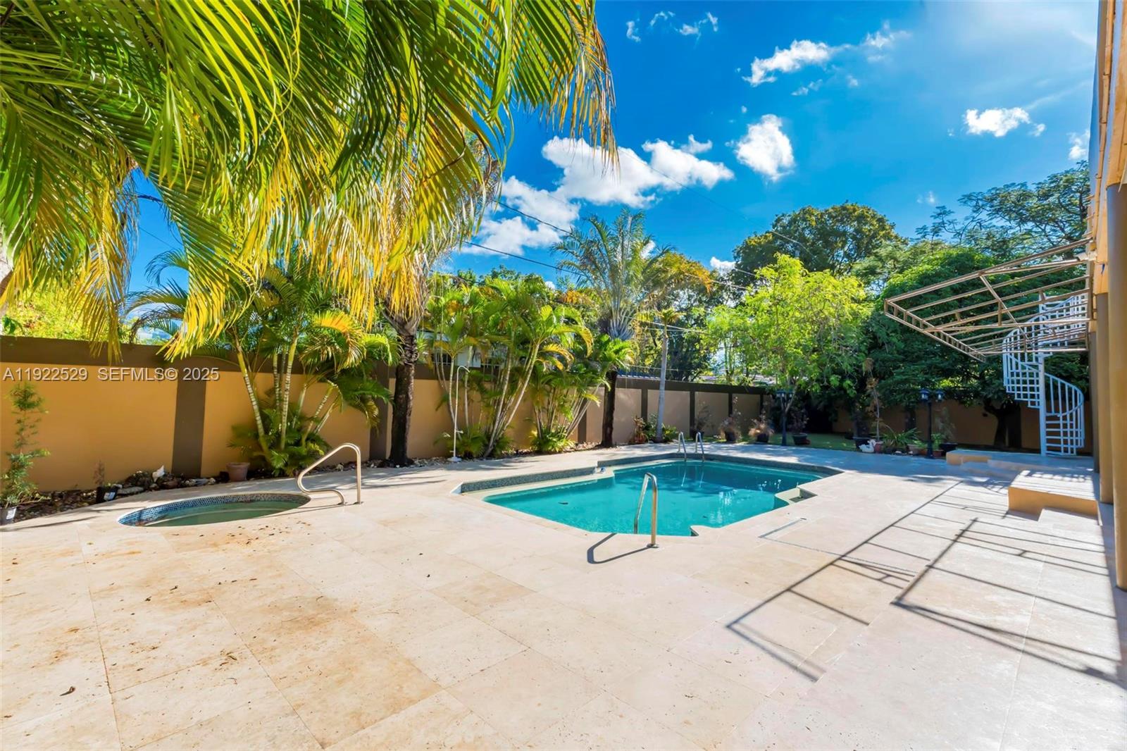 BRICKELL ESTATES - Residential