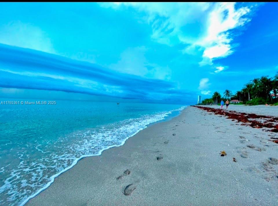 Property for Sale at 2030 S Ocean Dr 327, Hallandale Beach, Broward County, Florida - Bedrooms: 3 
Bathrooms: 3  - $649,000