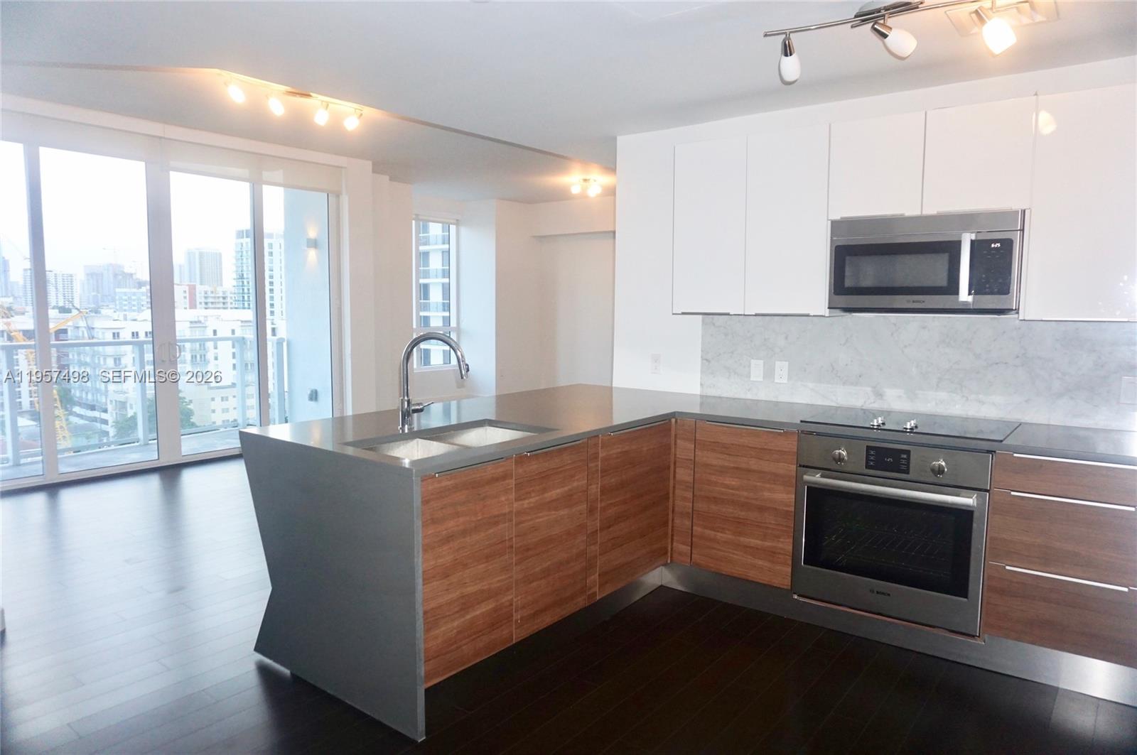 THE CRIMSON CONDOMINIUM - Residential