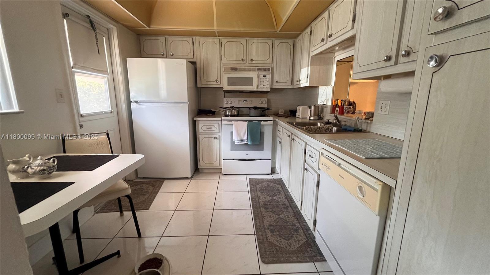 610 NE 12th Ave 102