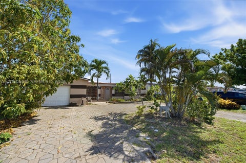 Photo of 7905 Biltmore Blvd, Miramar, FL 33023 (MLS # A12050658)