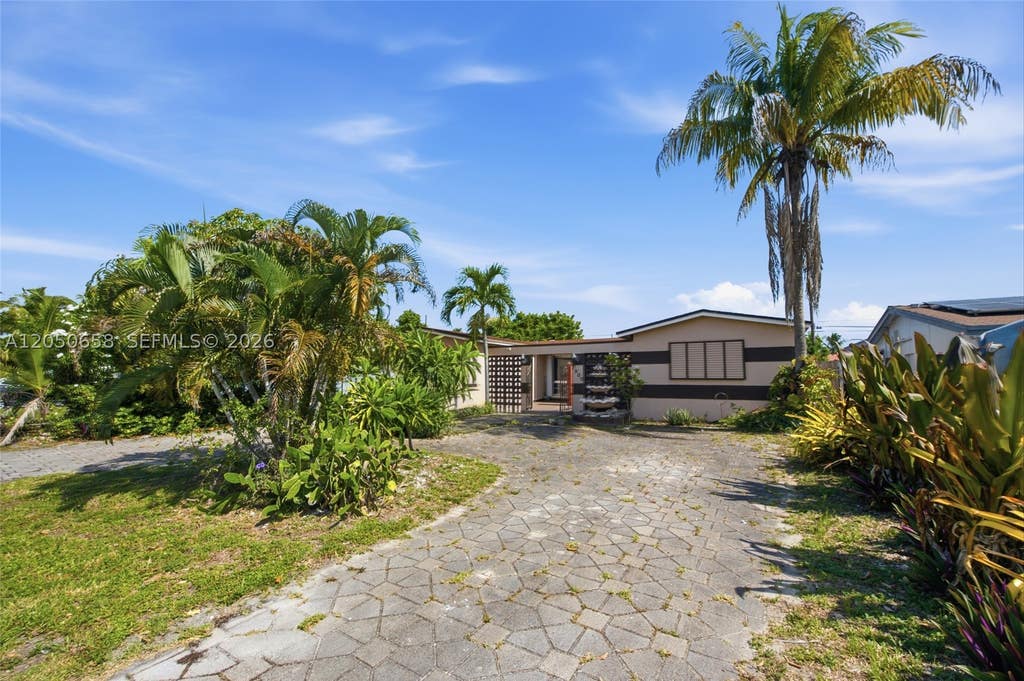 Photo of 7905 Biltmore Blvd, Miramar, FL 33023 (MLS # A12050658)