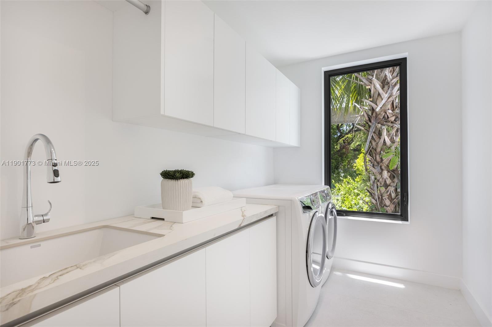 BRICKELL ESTATES - Residential