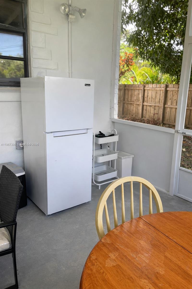 UNIVERSITY MNR - Residential