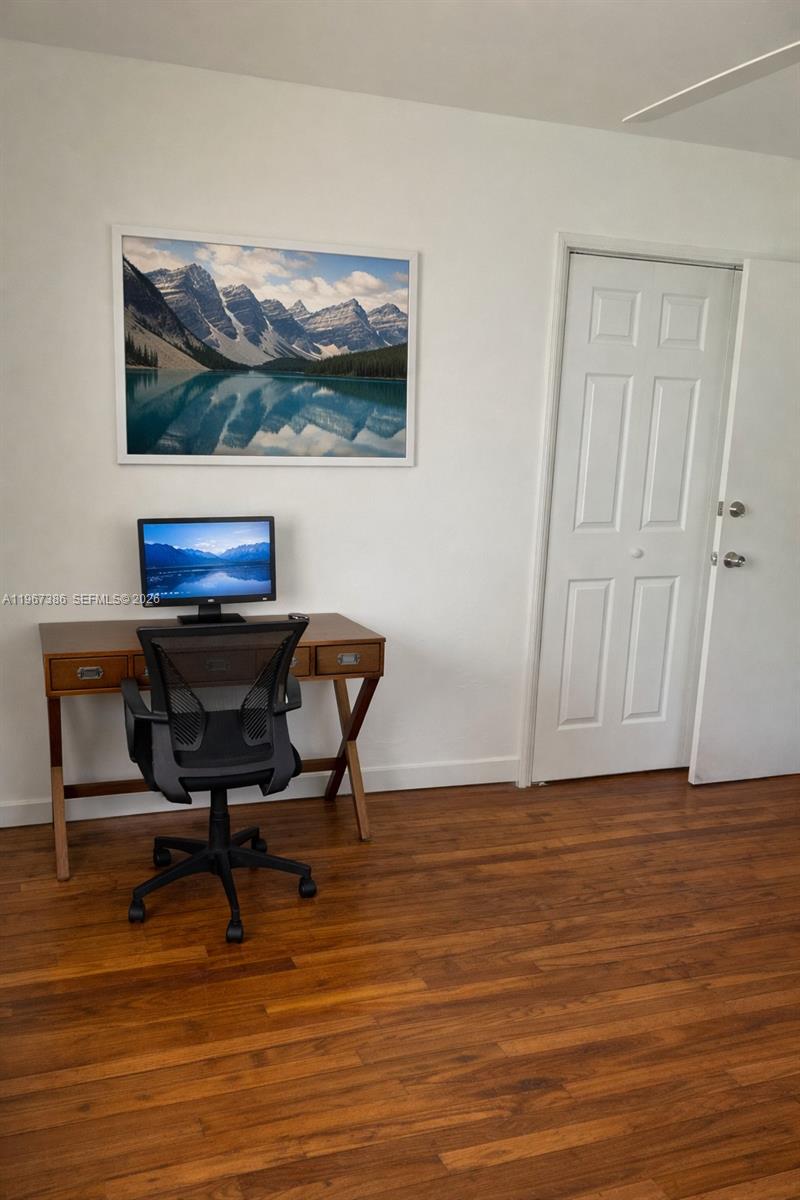 UNIVERSITY MNR - Residential