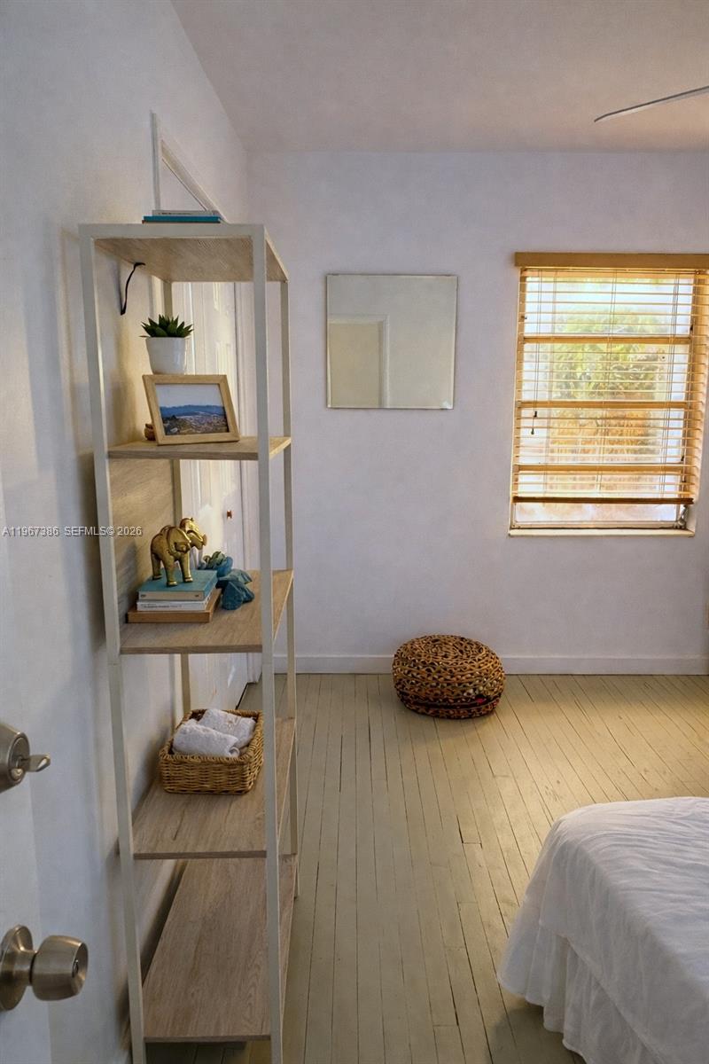 UNIVERSITY MNR - Residential