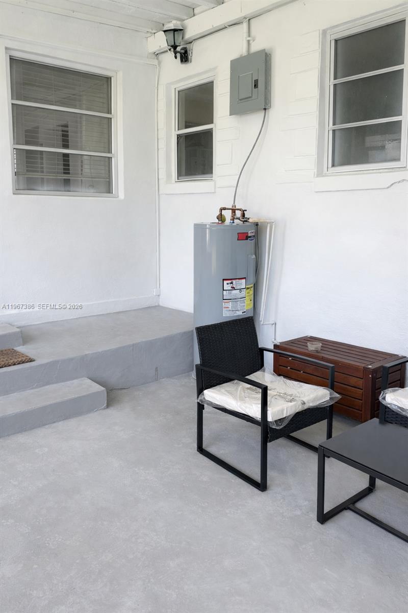 UNIVERSITY MNR - Residential