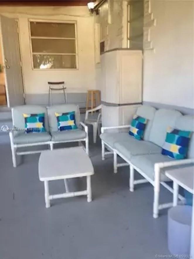 UNIVERSITY MNR - Residential