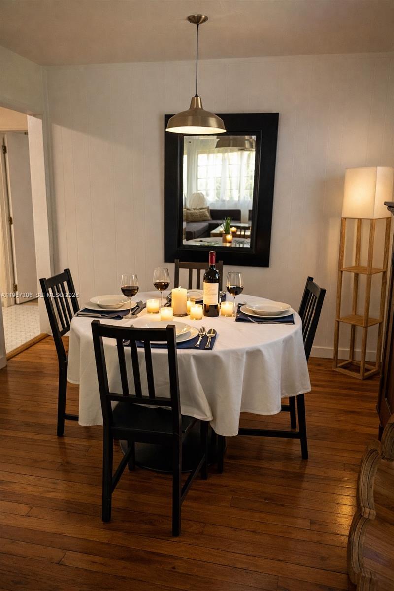 UNIVERSITY MNR - Residential