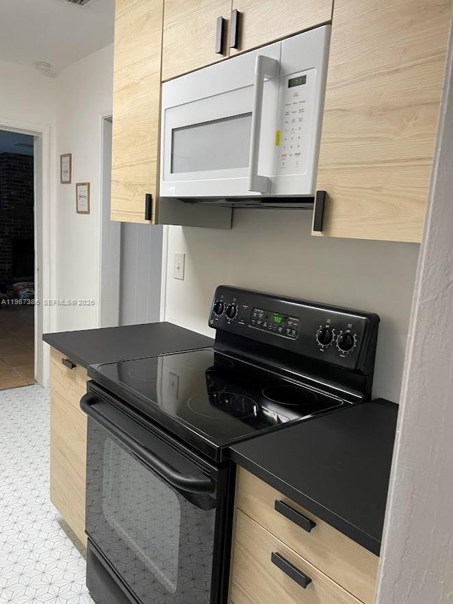 UNIVERSITY MNR - Residential