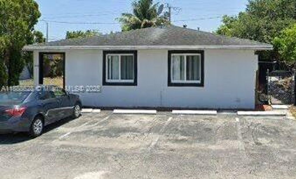 Photo of 1224 NW 19th Court #1, Fort Lauderdale, FL 33311 (MLS # A11888628)