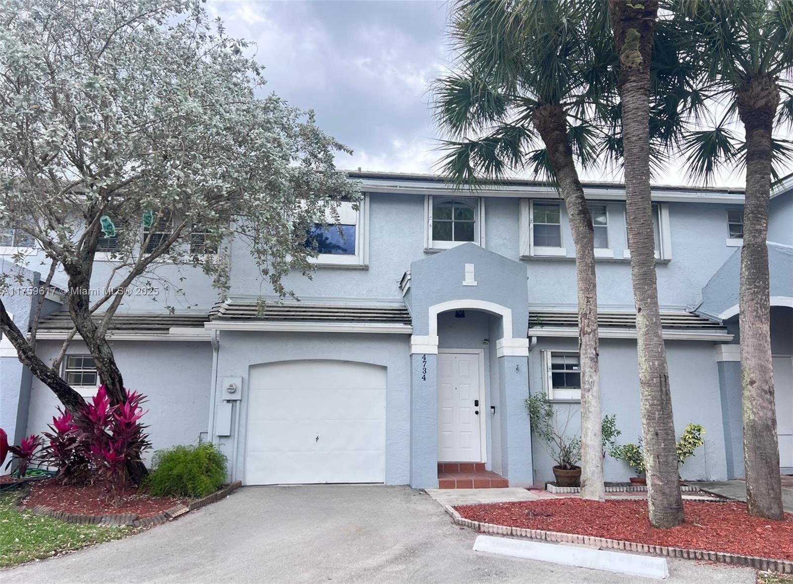 Property for Sale at 4734 Grapevine Way 4734, Davie, Broward County, Florida - Bedrooms: 3 
Bathrooms: 3  - $548,000