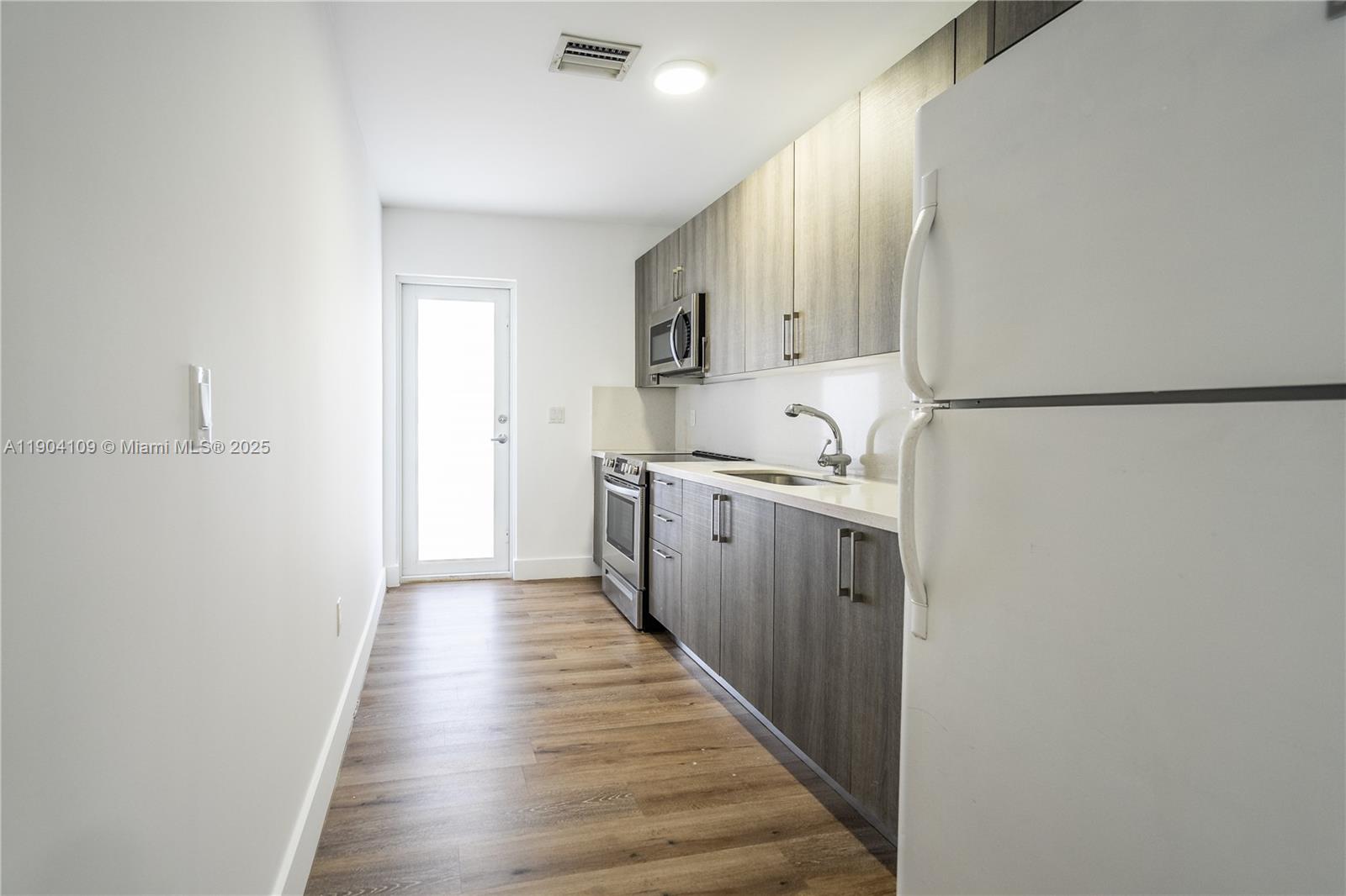 TREASURE IS 1ST ADDN PORT - Residential Lease