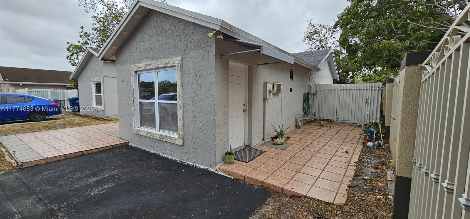 COUNTRY LAKE MANORS SEC 3 - Residential