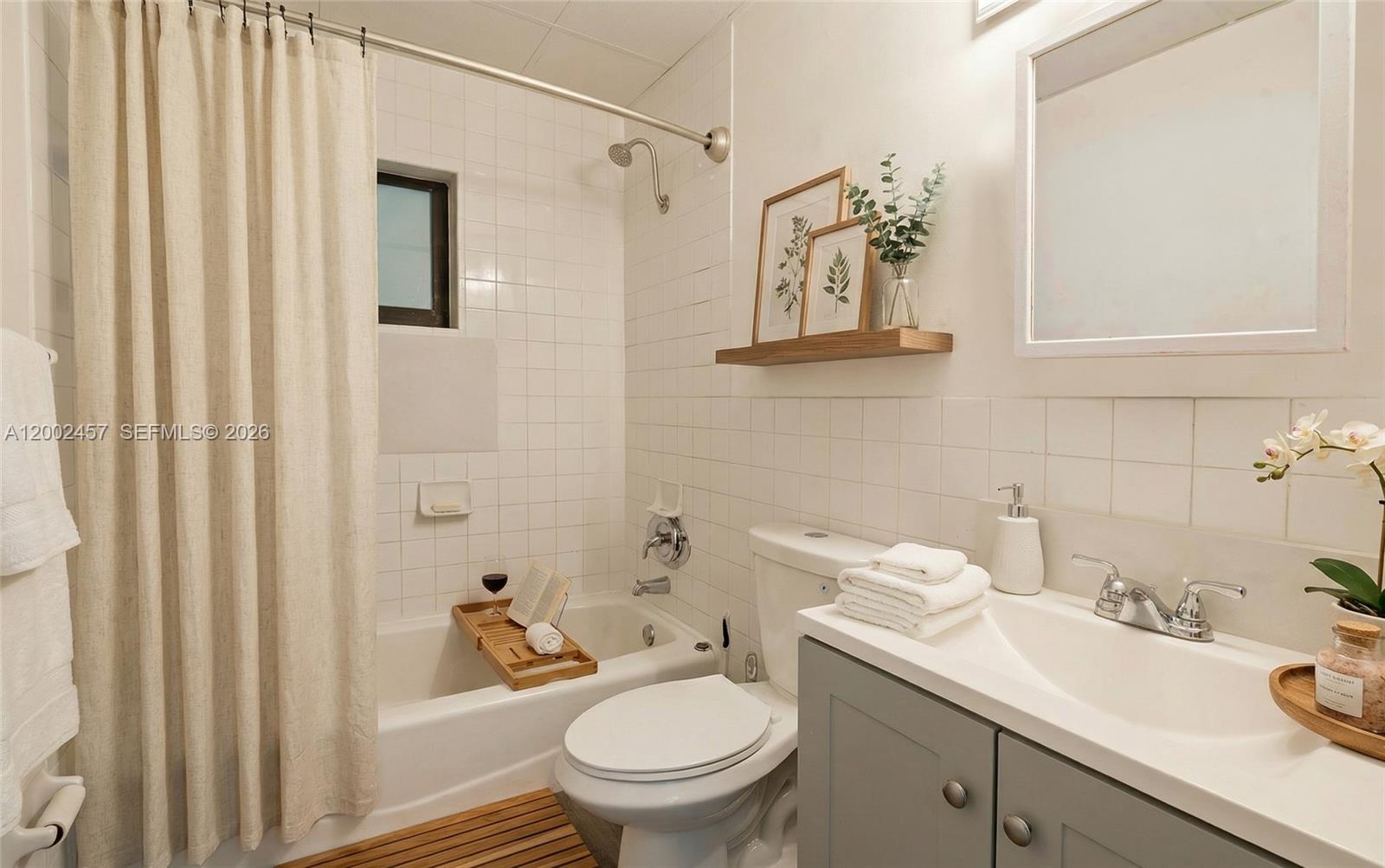 HOLLYWOOD LITTLE RANCHES - Residential