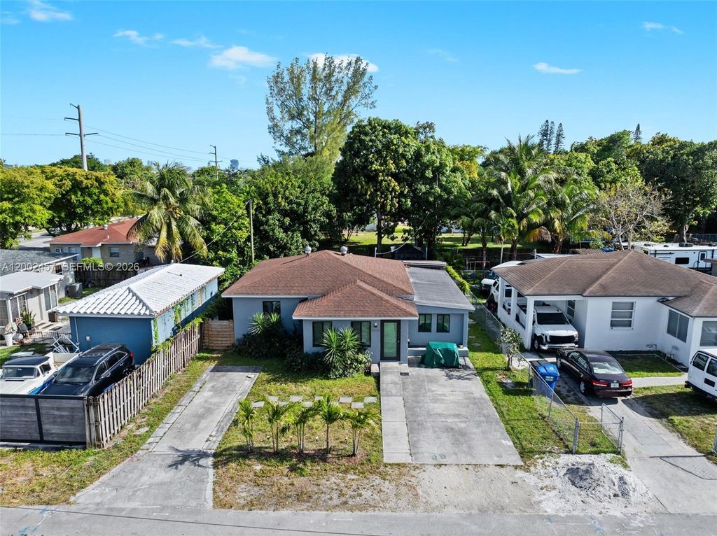 Photo of 2410 Jackson St, Hollywood, FL 33020 (MLS # A12002457)