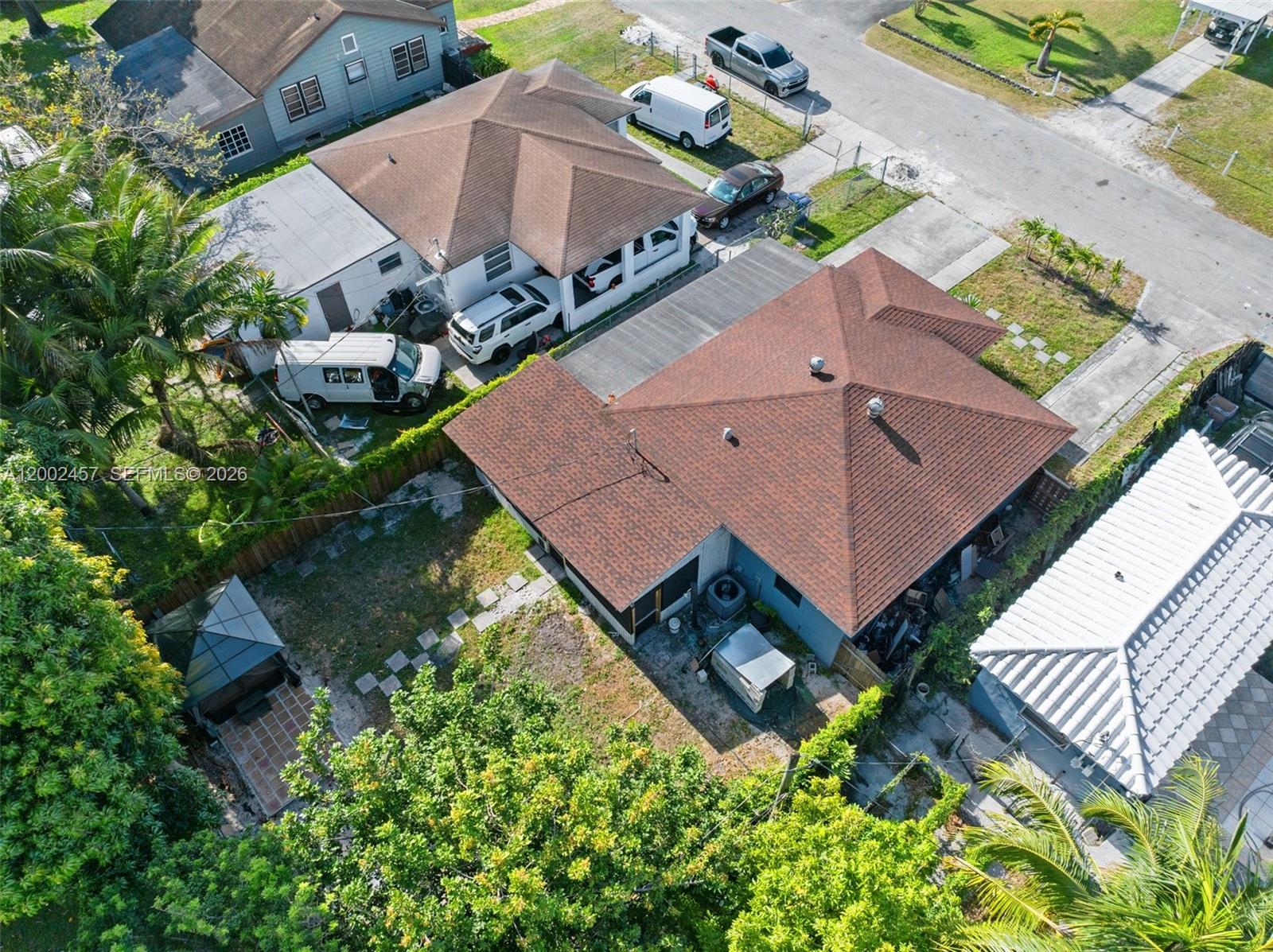 HOLLYWOOD LITTLE RANCHES - Residential