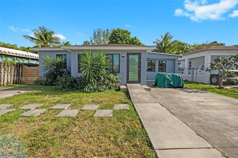 Photo of 2410 Jackson St, Hollywood, FL 33020 (MLS # A12002457)