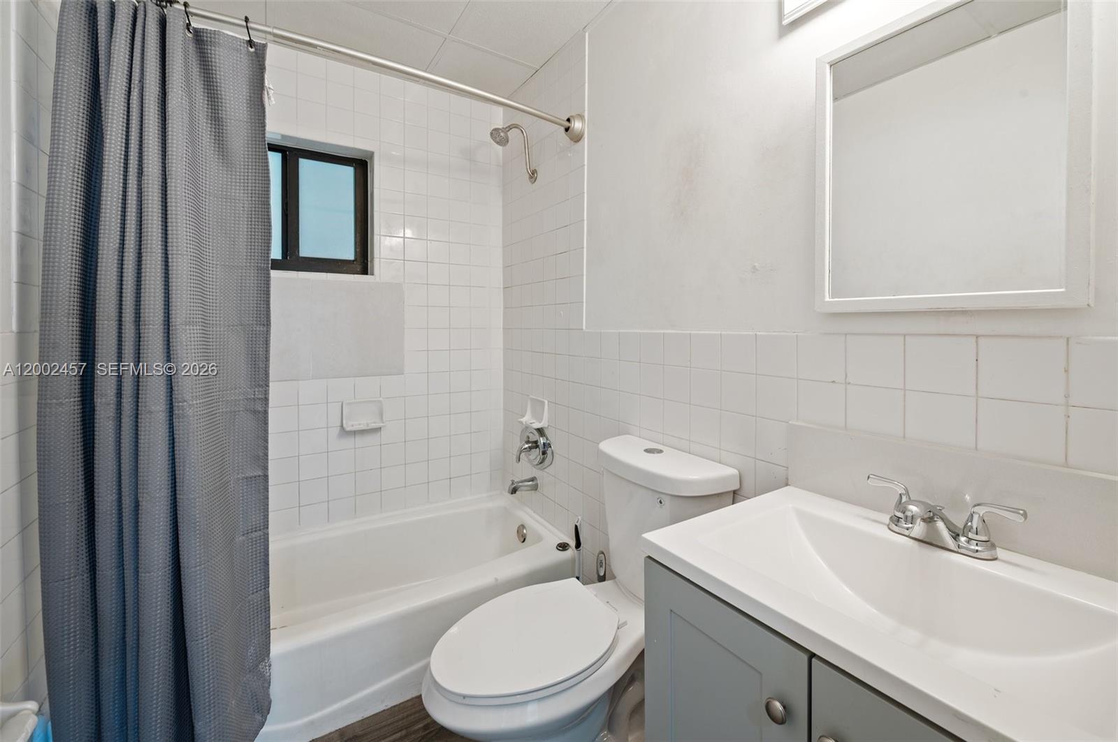 HOLLYWOOD LITTLE RANCHES - Residential