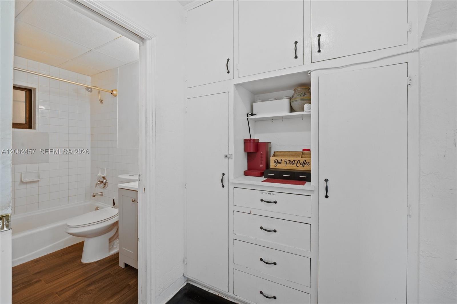 HOLLYWOOD LITTLE RANCHES - Residential