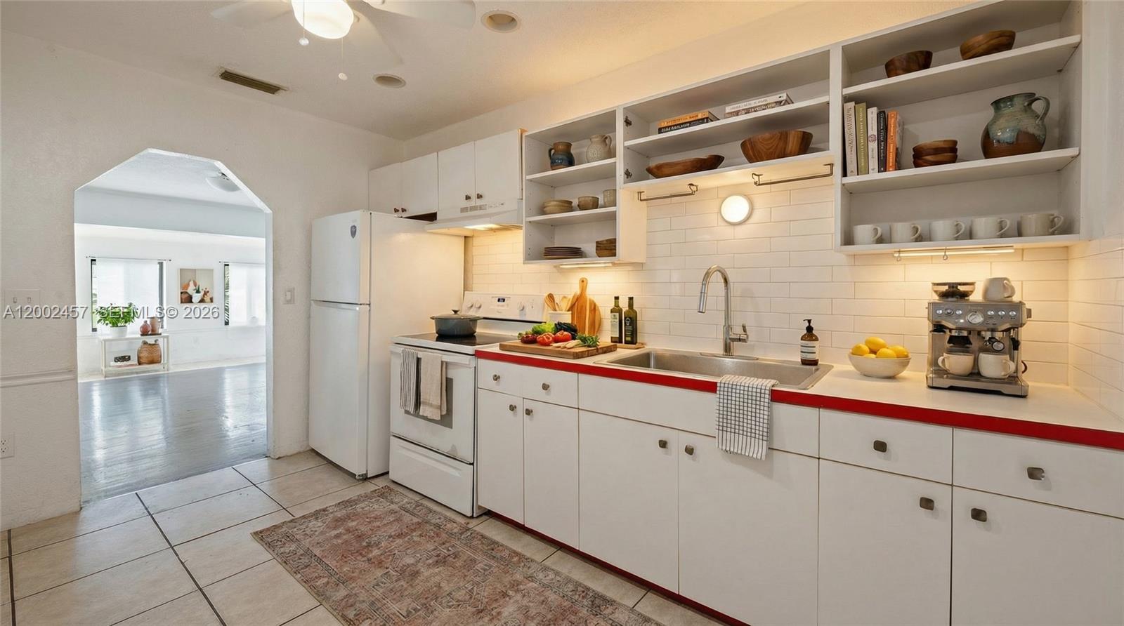 HOLLYWOOD LITTLE RANCHES - Residential