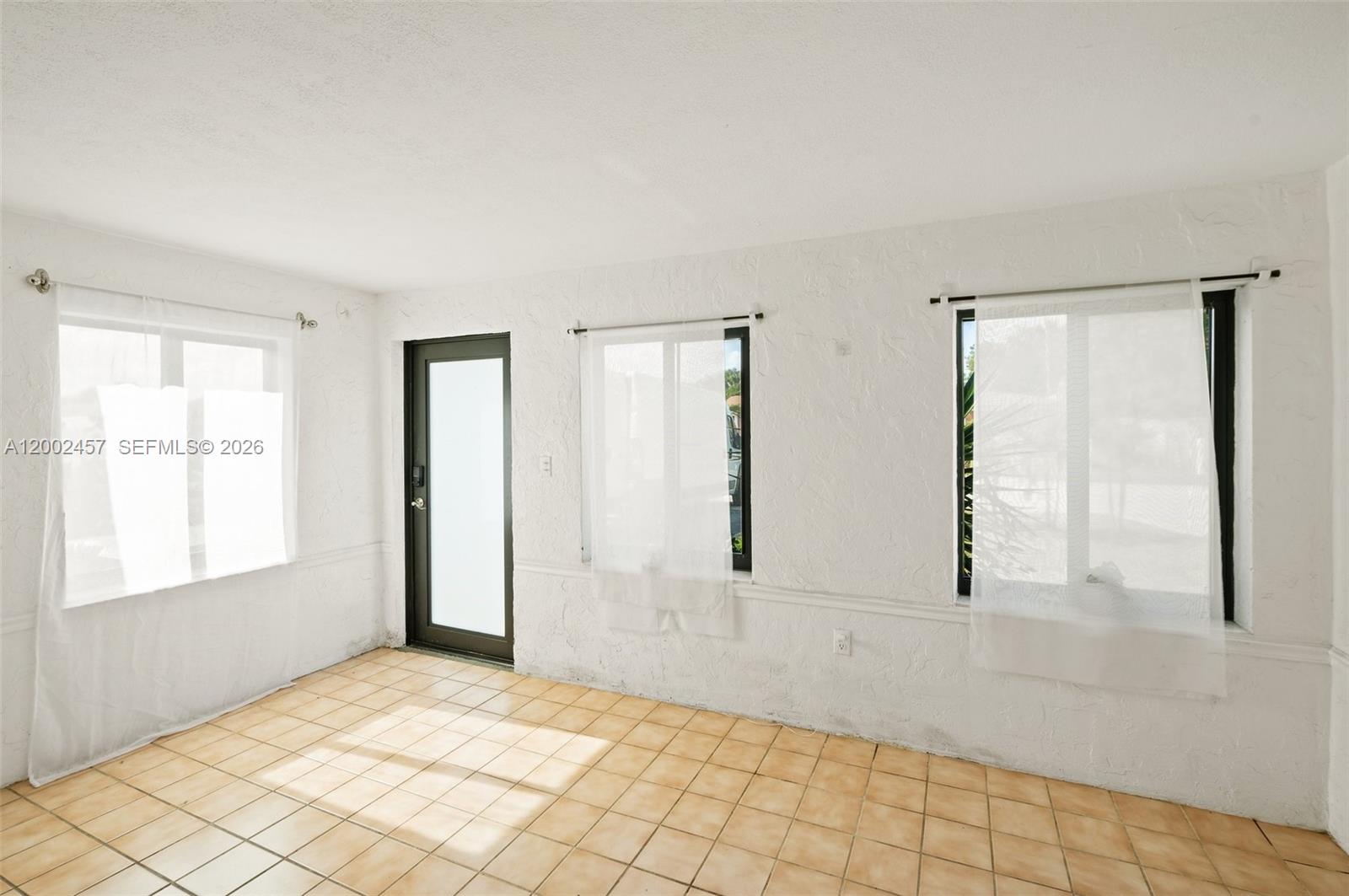 HOLLYWOOD LITTLE RANCHES - Residential