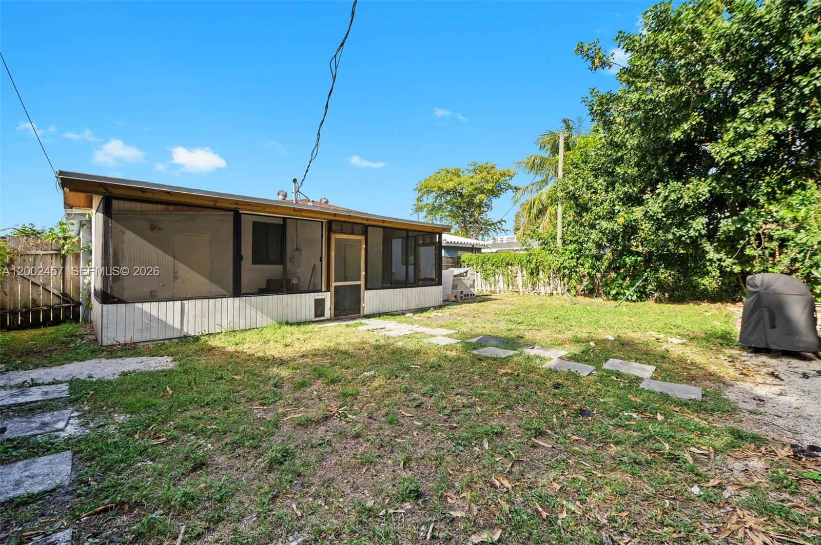 HOLLYWOOD LITTLE RANCHES - Residential