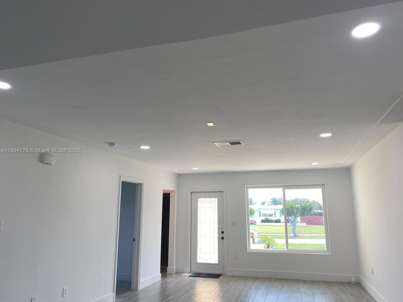 NORTH PALM BEACH VILLAGE - Residential Lease