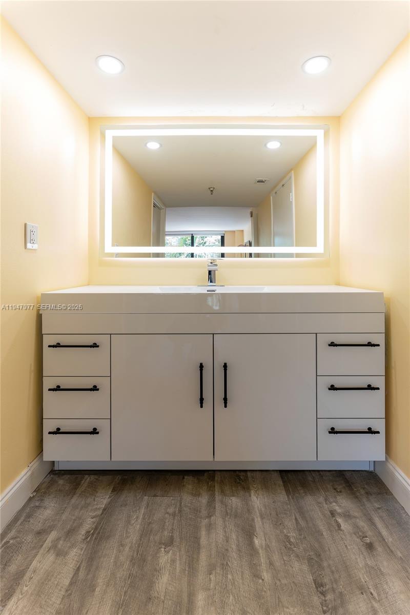 WINSTON TOWERS 700 CONDO - Residential Lease