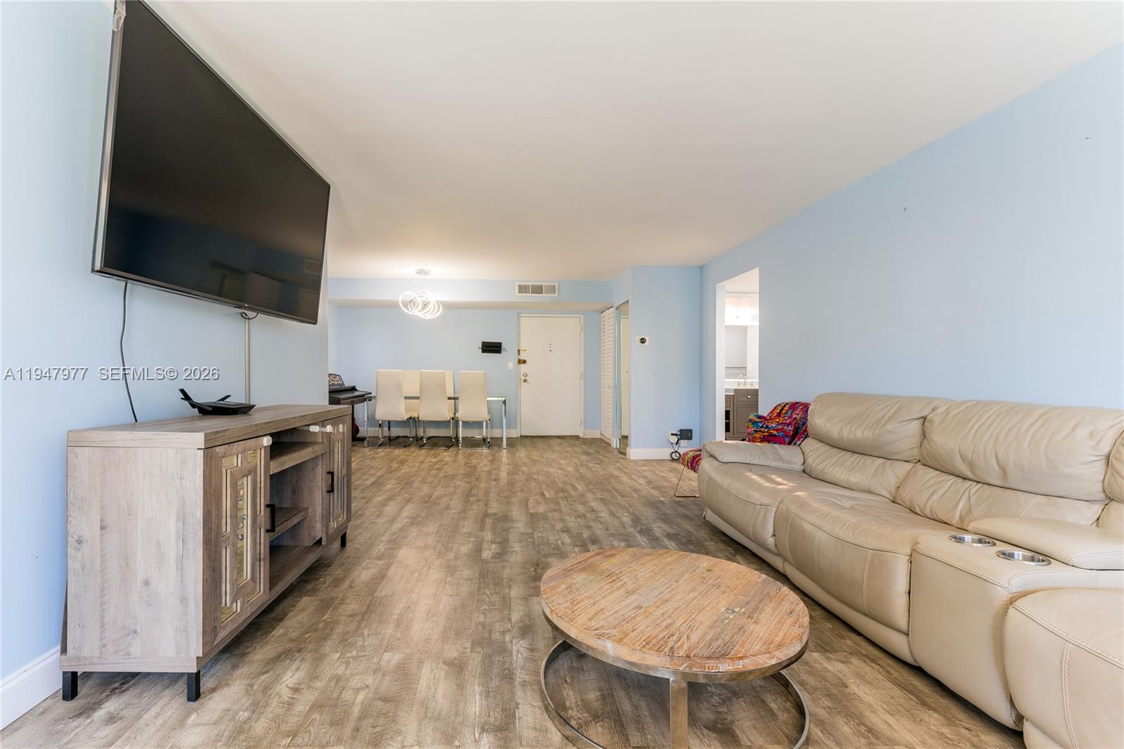 WINSTON TOWERS 700 CONDO - Residential Lease