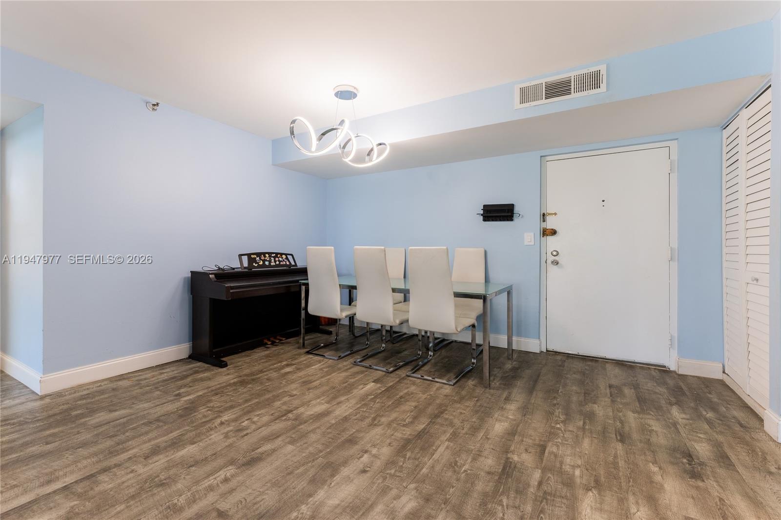 WINSTON TOWERS 700 CONDO - Residential Lease
