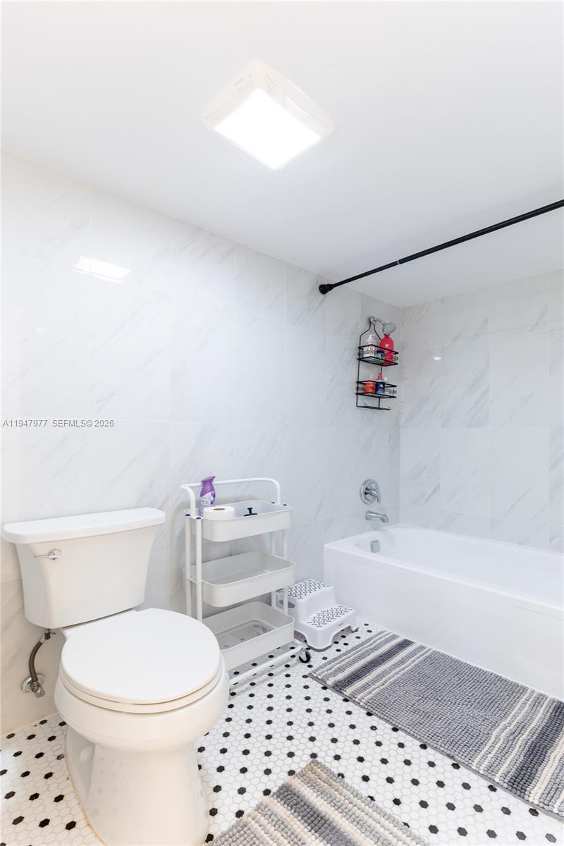 WINSTON TOWERS 700 CONDO - Residential Lease
