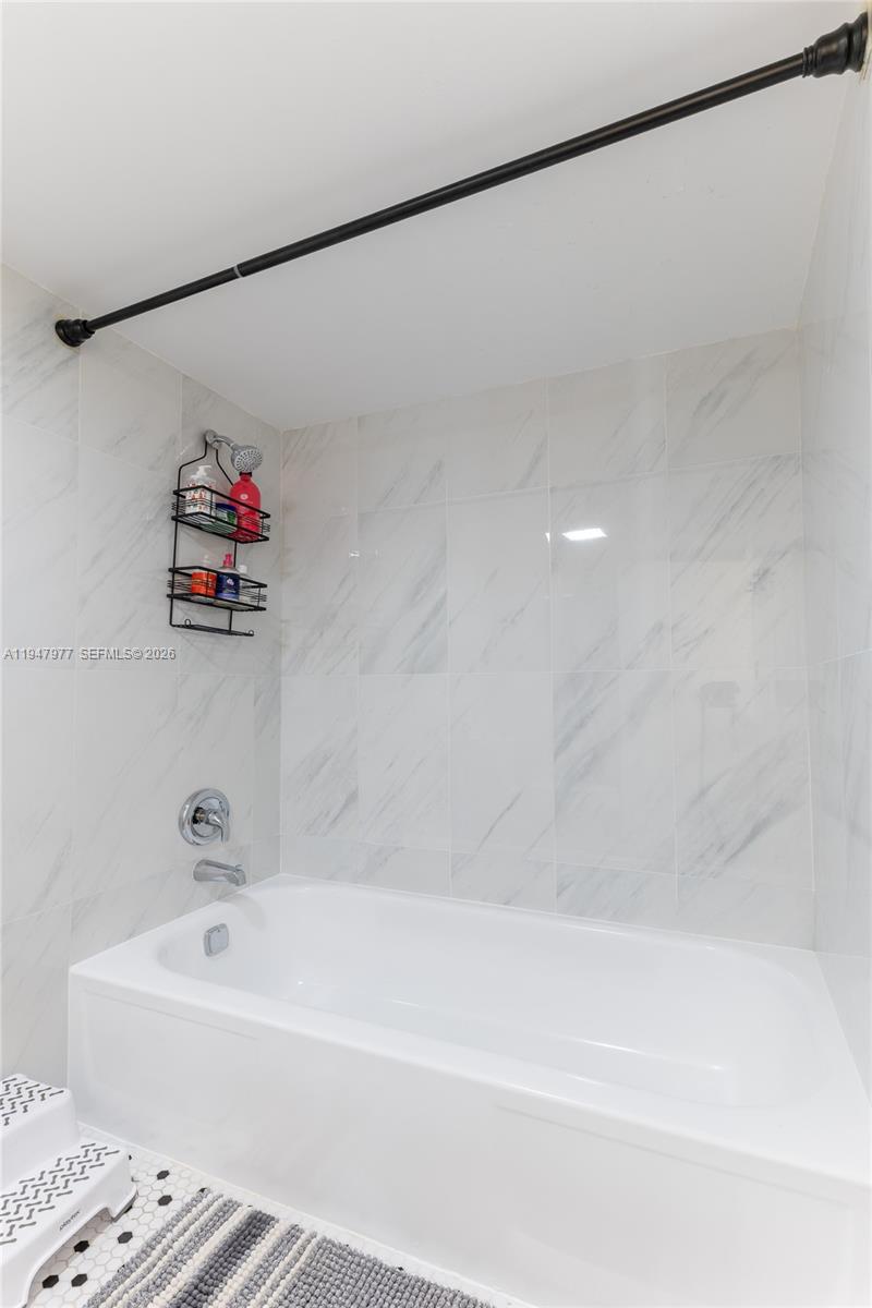 WINSTON TOWERS 700 CONDO - Residential Lease